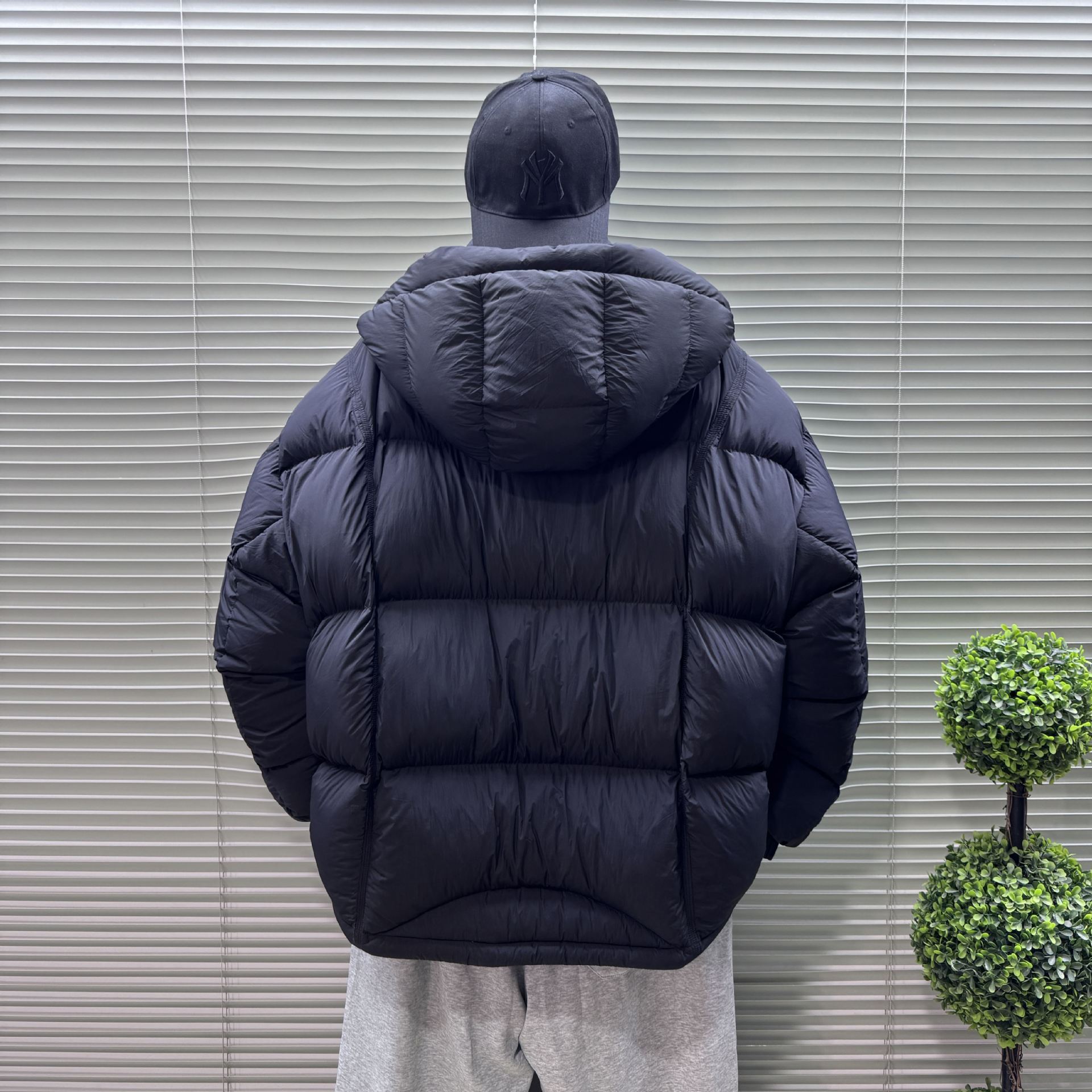 冬季男士新款90白鸭绒高充绒泡芙羽绒服极简连帽加厚轻盈保暖外套