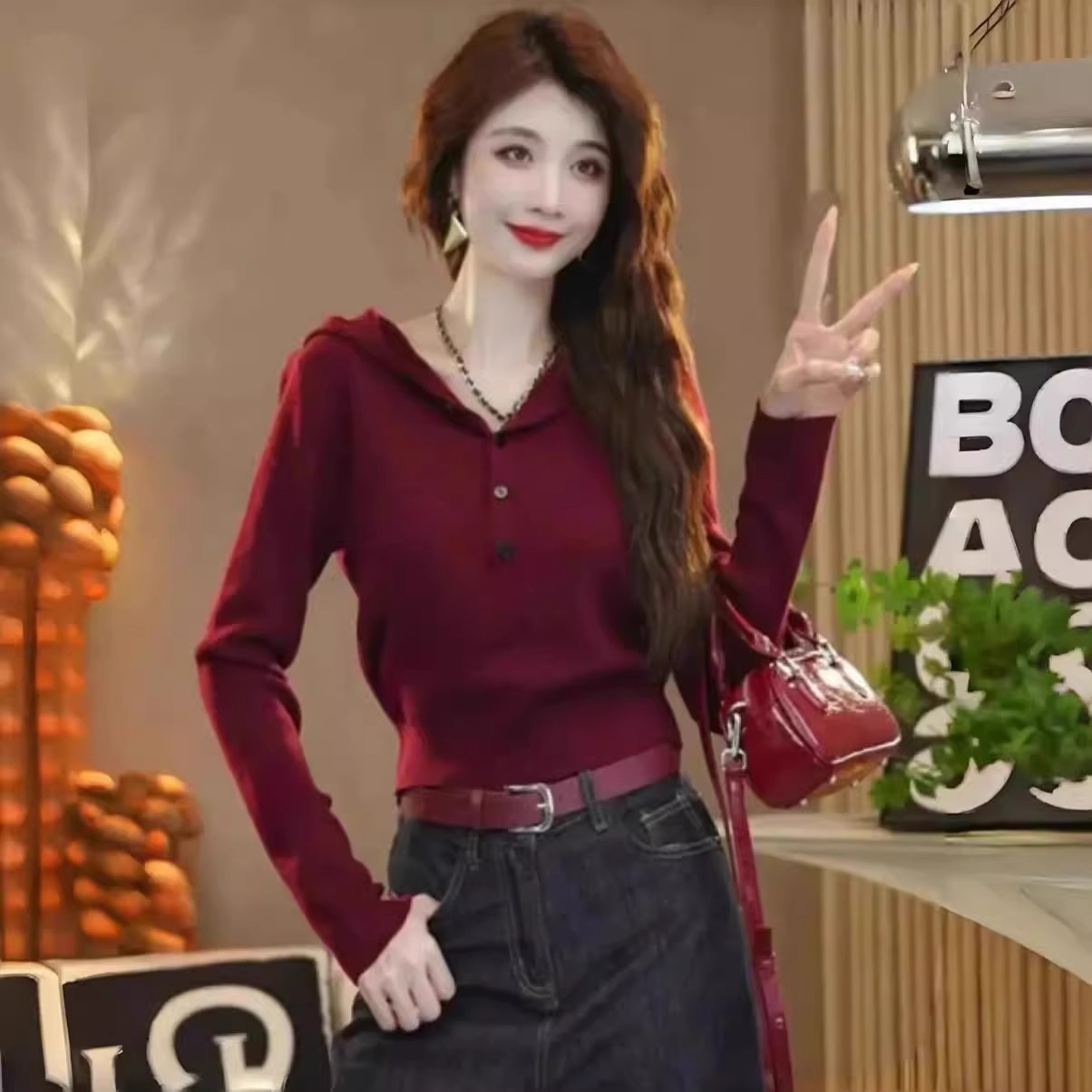 安可拉红连帽毛衣秋冬女2025新款奶呼呼软糯针织衫小个子短款上衣