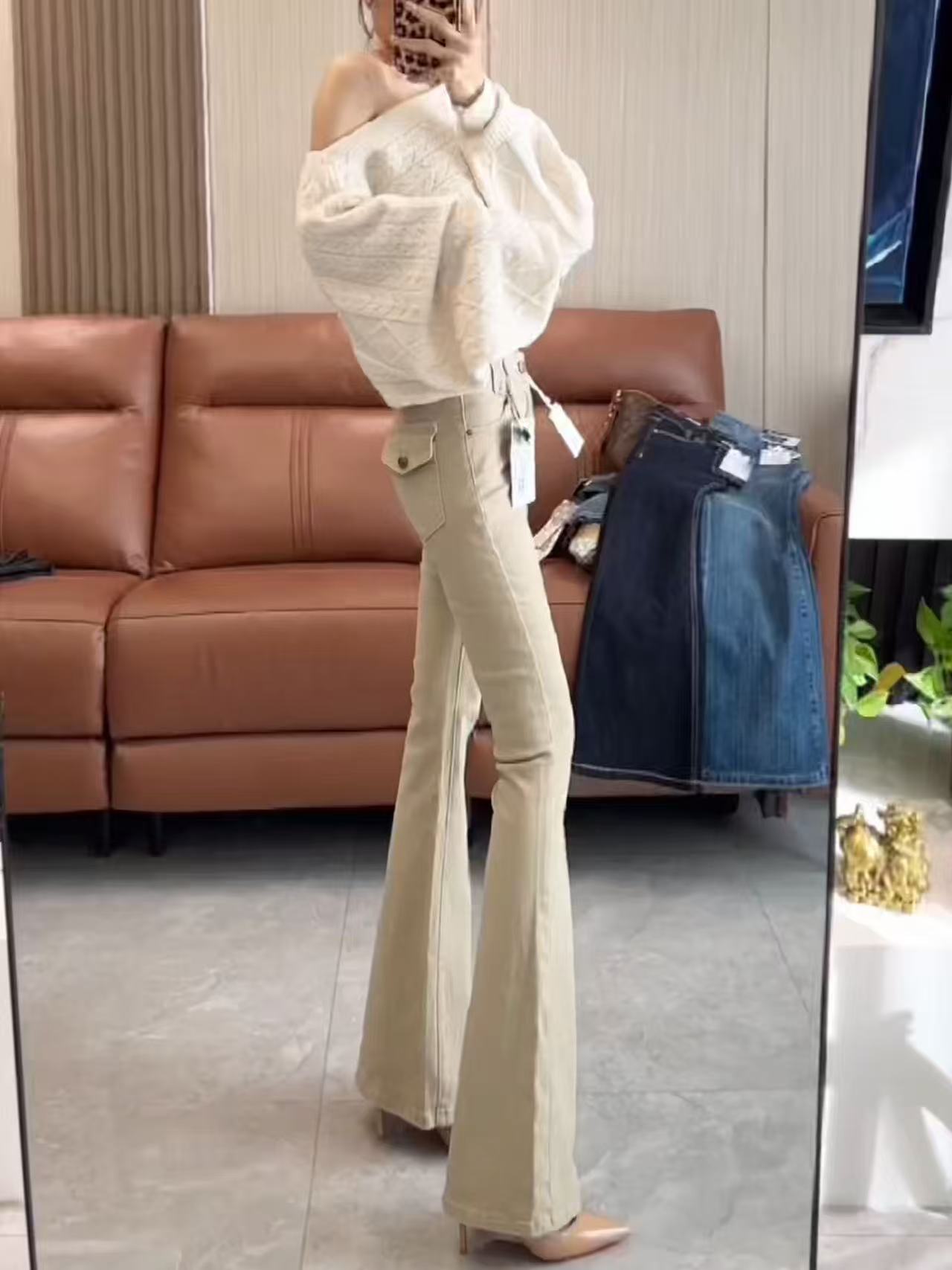 复古卡其色高腰修身微喇牛仔裤女秋冬2025新款显瘦拖地马蹄喇叭裤