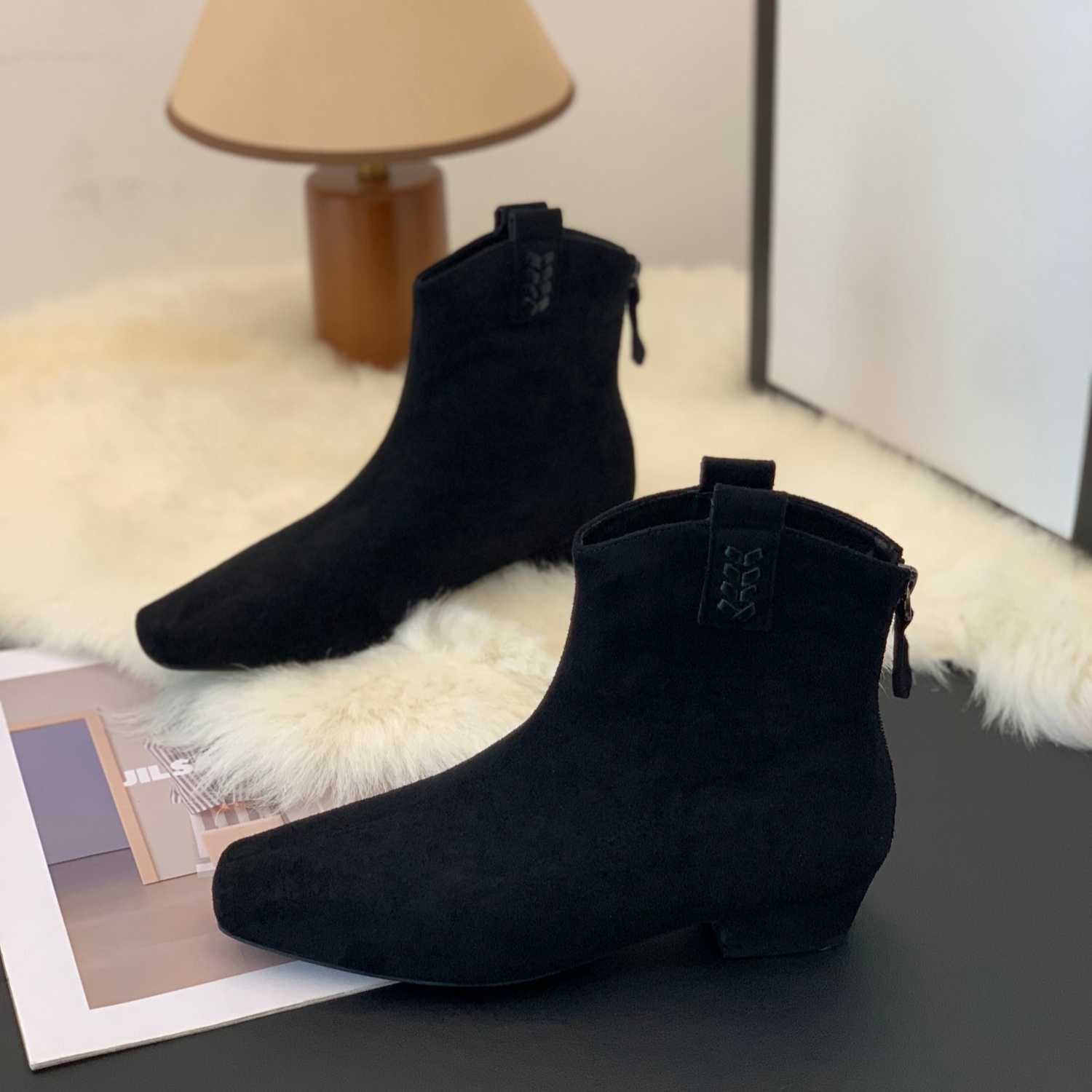 法式小方头低跟复古磨砂绒面瘦瘦靴2025年秋冬新款时尚百搭马丁靴