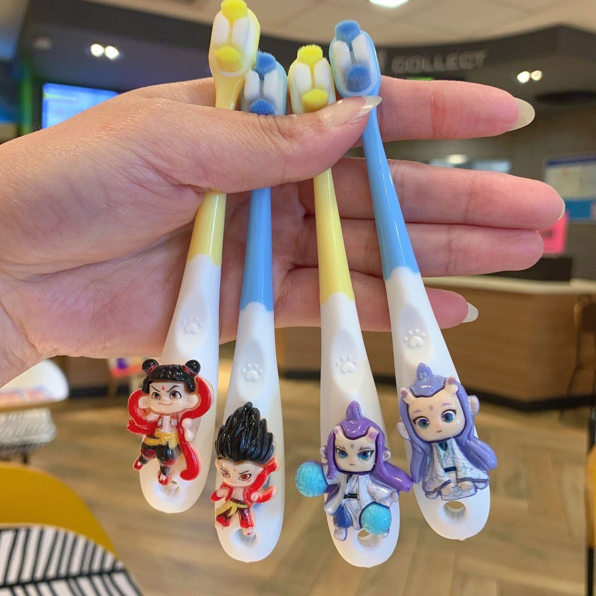 哪吒软毛儿童牙刷可爱敖丙2-12岁小头男女宝宝小孩洁齿护龈牙刷