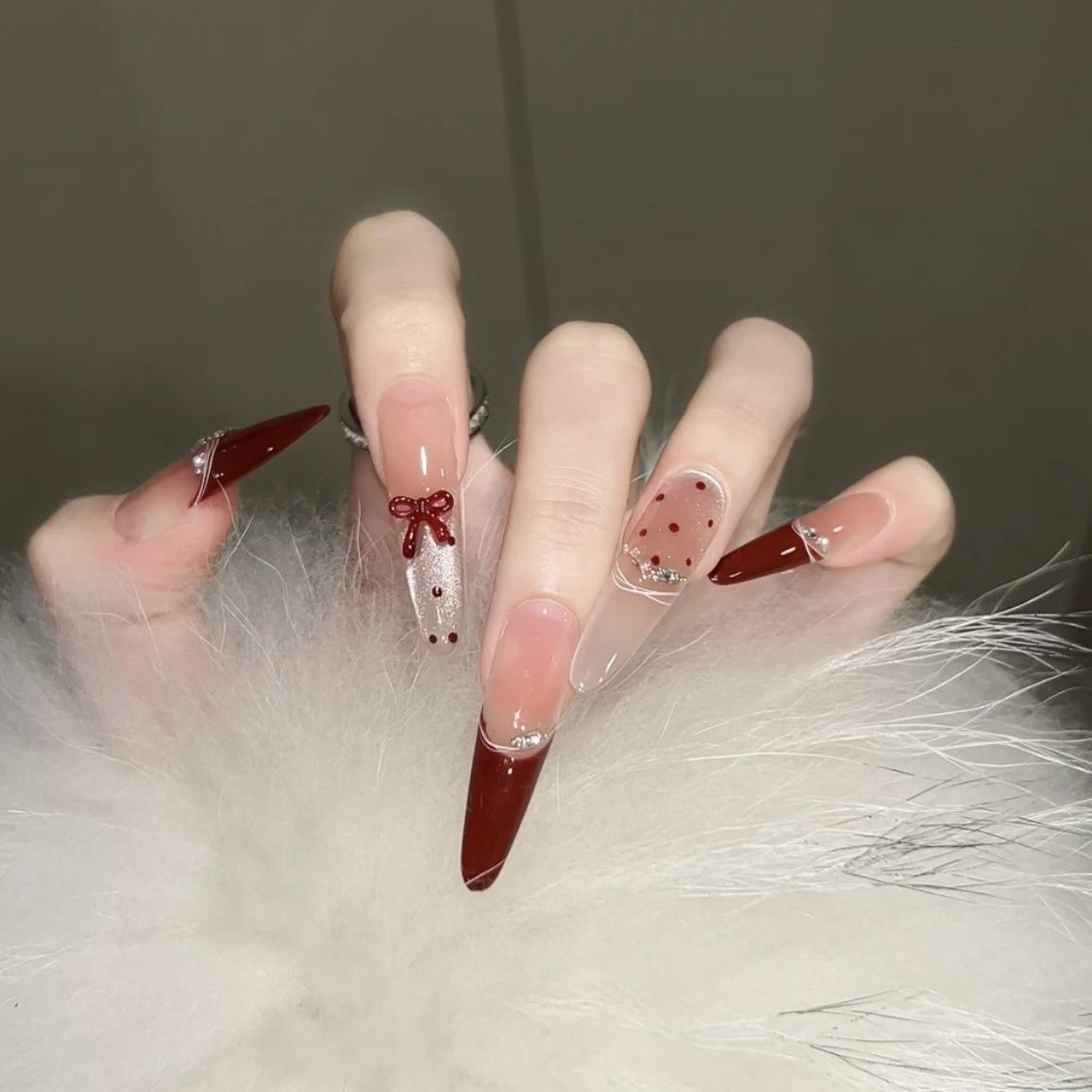 【一品红】安可拉红新年猫眼法式红色美甲气质波点高级显白爆闪手工