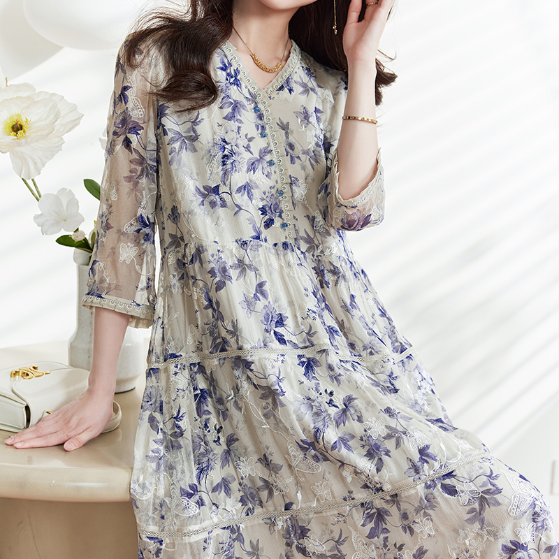 E5266刺绣桑蚕丝连衣裙淡雅轻奢中长款真丝裙子女