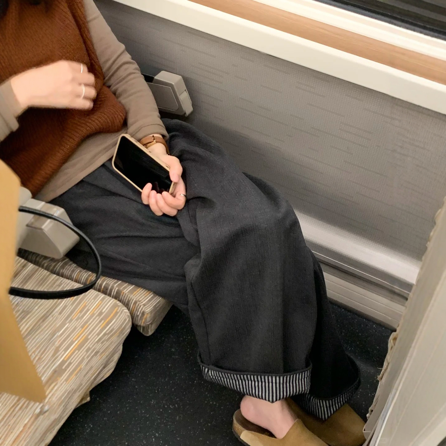 慵懒感灰色阔腿裤女秋冬胖mm宽松显瘦人字纹休闲裤卷边直筒毛呢裤