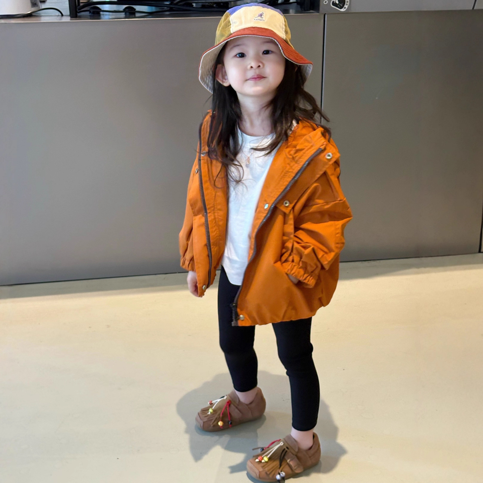 小思家女童25秋季韩版简约休闲连帽冲锋衣外套圆领T恤打底裤套装