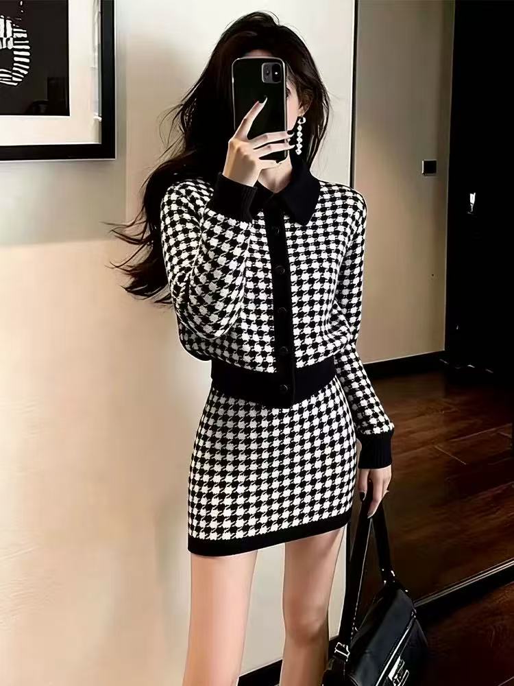 冬季穿搭一整套女2025新款气质显瘦时尚格纹上衣外套搭短裙两件套