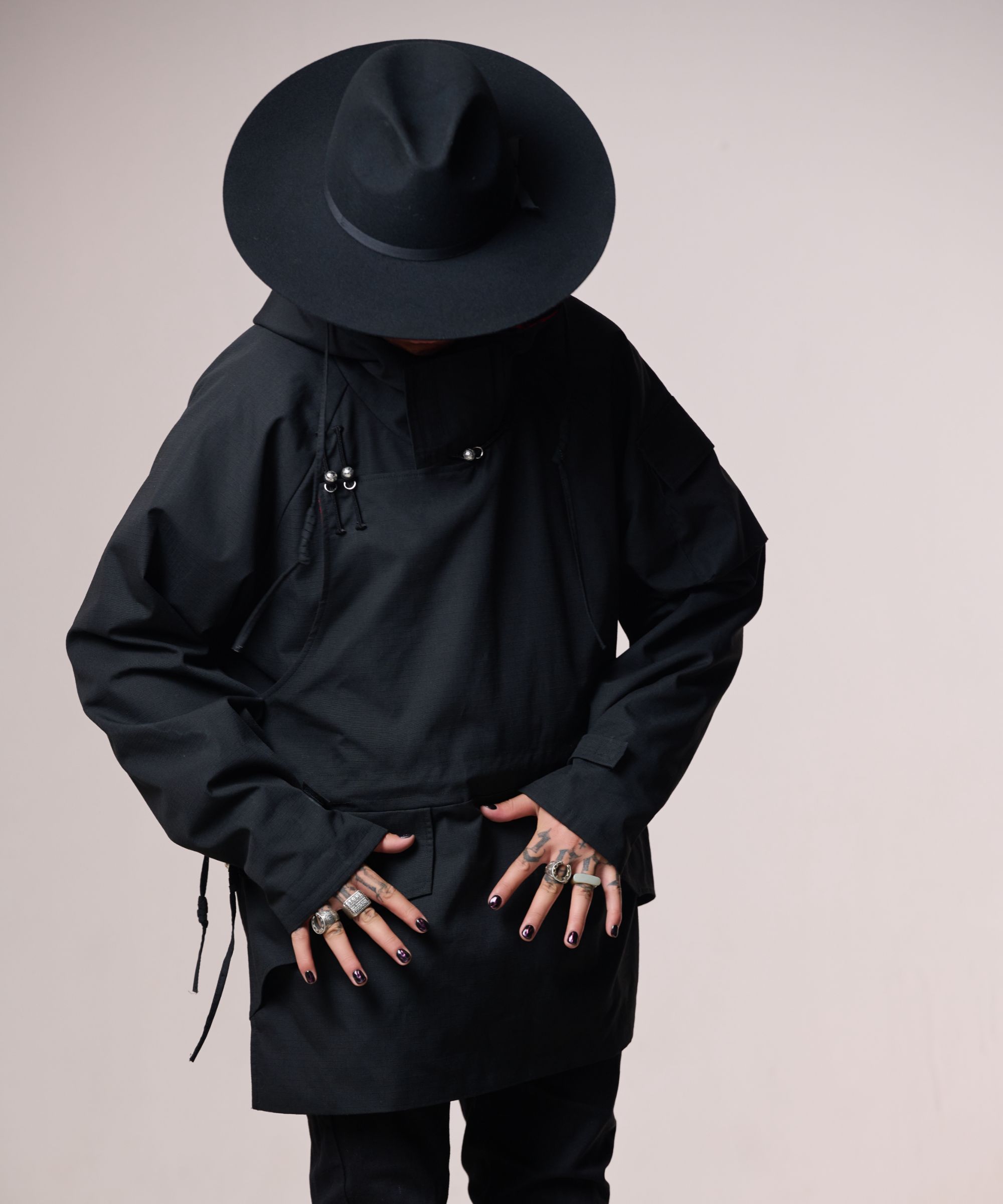 塔鸡卡【山猫】男女同款民族元素春秋冲锋衣户外时尚休闲黑色防风