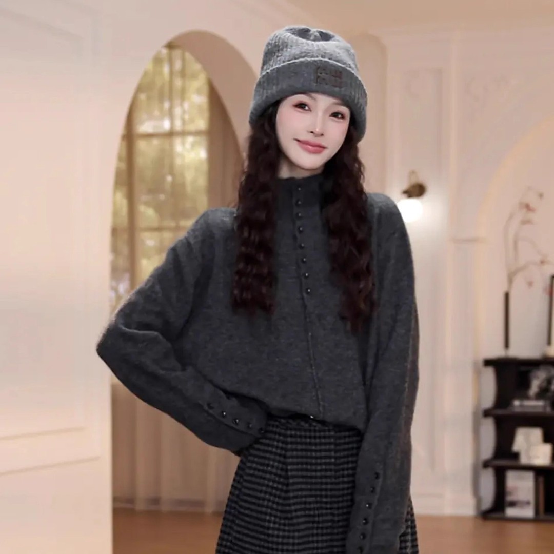 拉夏贝尔慵懒风灰色半高领排扣毛衣女2025秋冬宽松长袖针织衫上衣