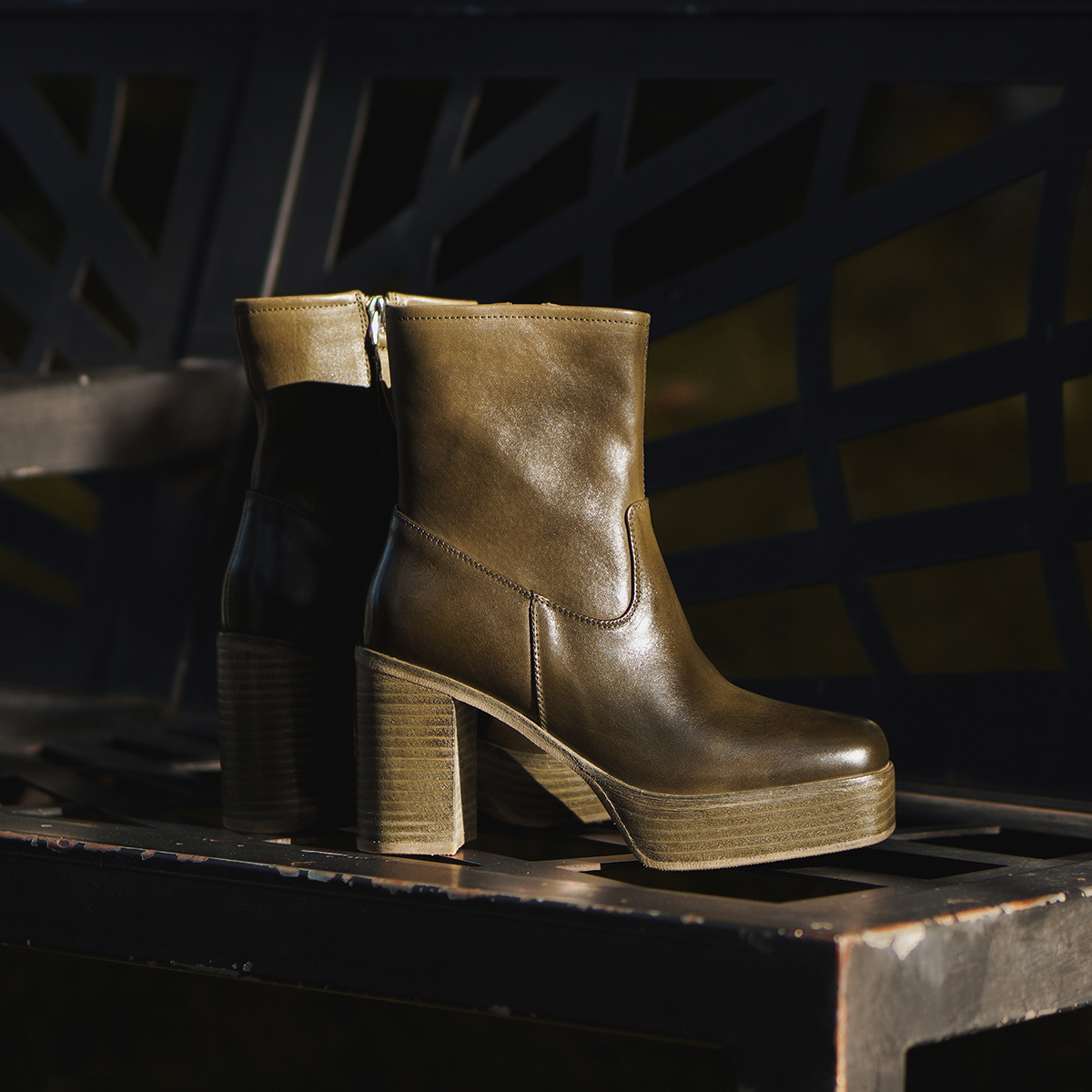 水洗马皮短筒马丁靴秋季方头粗跟防水台短靴厚底真皮高跟女靴子