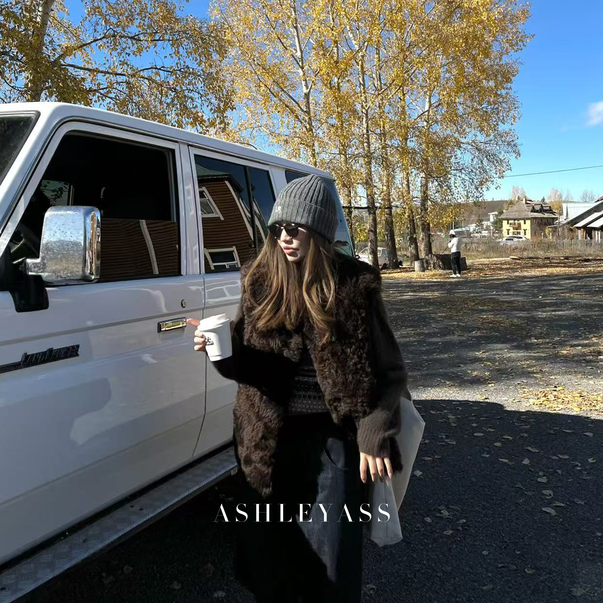 【ASHLEYASS】“莫斯娜”精湛工艺双重质感皮毛一体马夹LSJ251352W