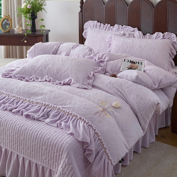 2025新款韩版法式加厚雕花牛奶绒床盖款四件套家用精品少女心床品