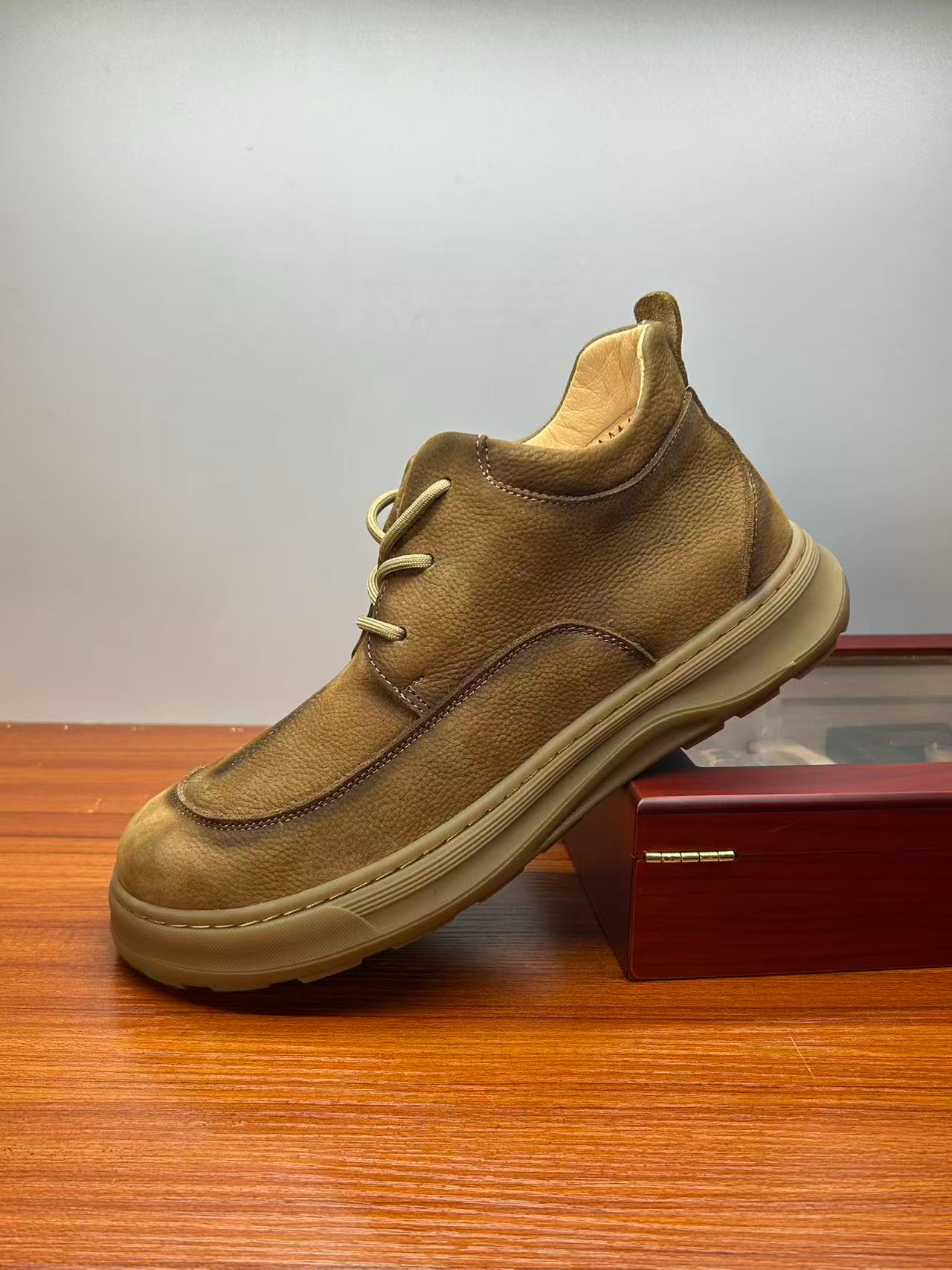 复古擦色男款圆头马丁靴保暖秋冬磨砂复古小众潮流鞋防滑耐磨百搭