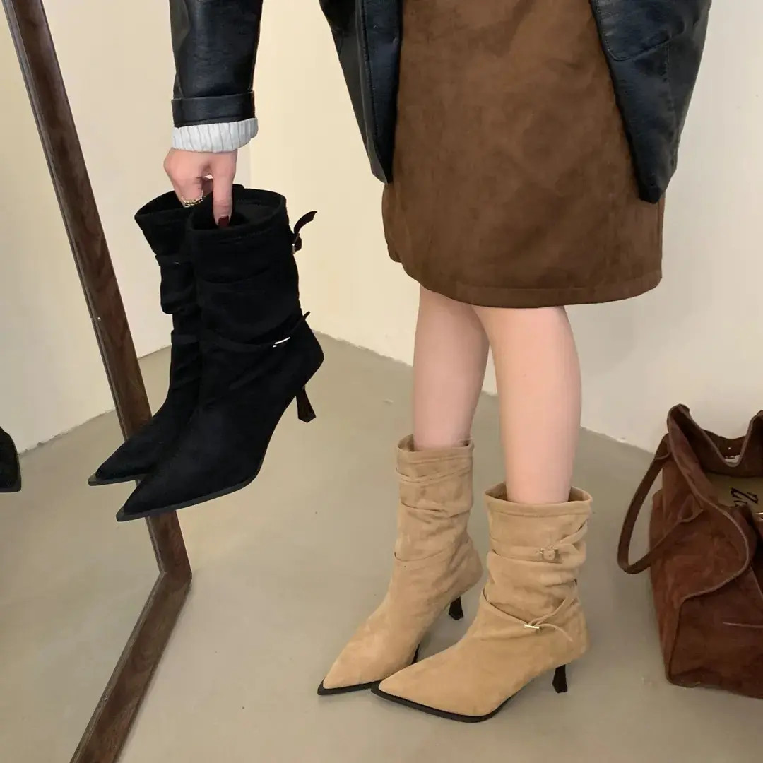尖头细跟绒面短筒切尔西部牛仔靴2025新款弹力褶皱中筒百搭时装靴