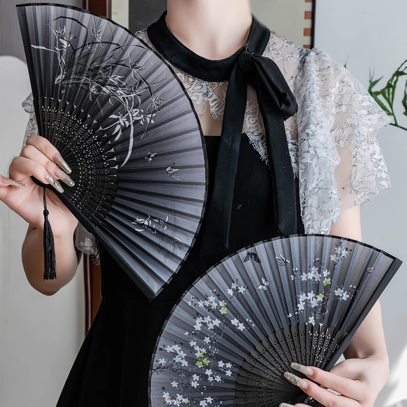 中国风折叠小扇子随身携带古风汉服马面裙舞蹈新中式夏天黑色竹扇