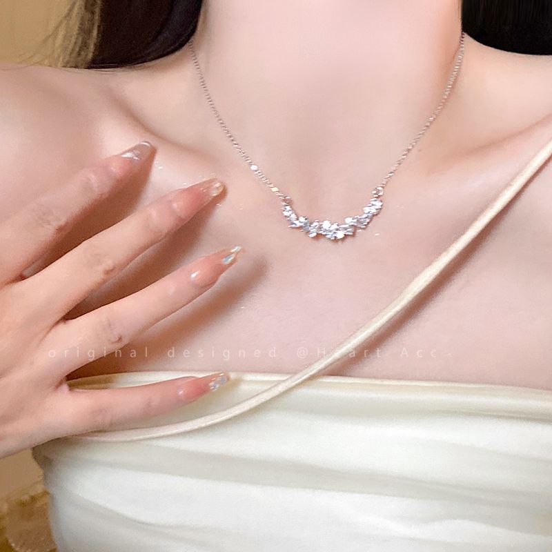 钛钢项链 锆石项链女不规则紫藤花轻奢高级感锁骨链新款毛衣链