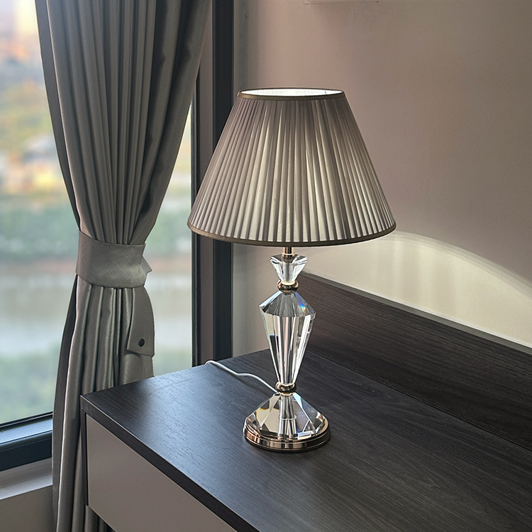 现代高端主卧2025新款装饰台灯卧室床头灯轻奢高级感氛围灯高颜值