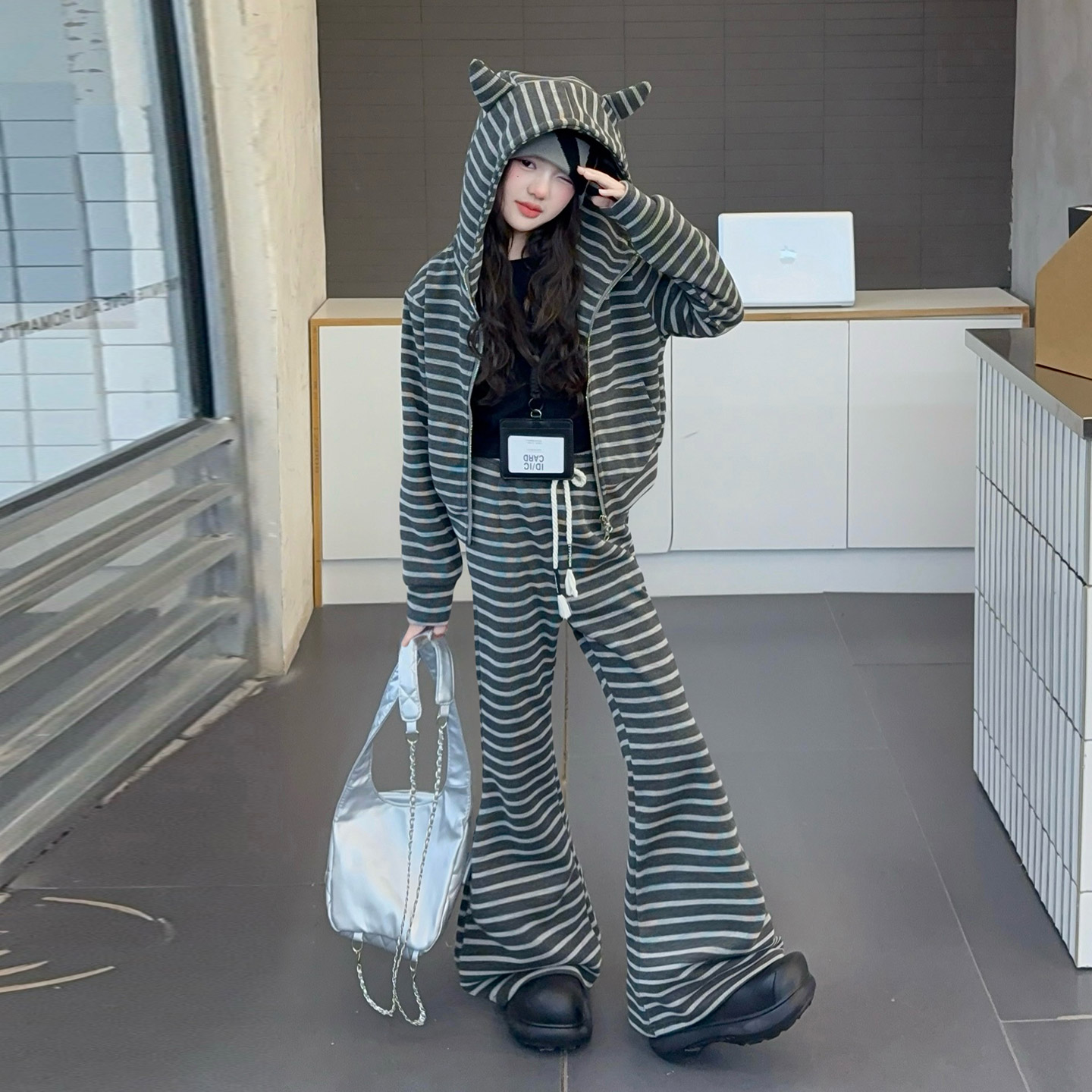 女童秋装套装韩系甜酷女孩休闲条纹时尚连帽卫衣外套微喇裤两件套