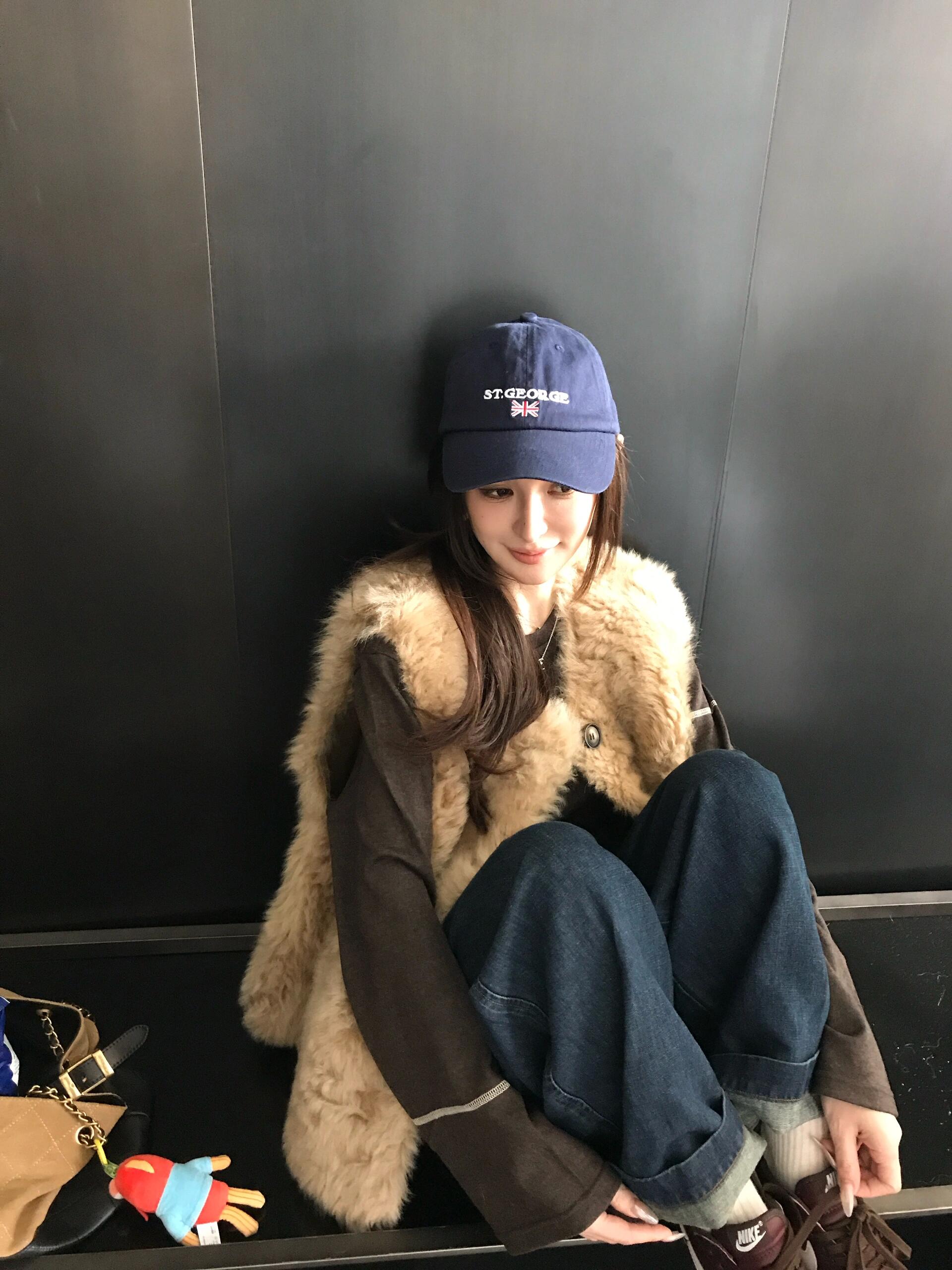 区别Low货 2025冬爆款仿羊羔毛马甲女短款皮毛一体欧尼毛毛外套潮