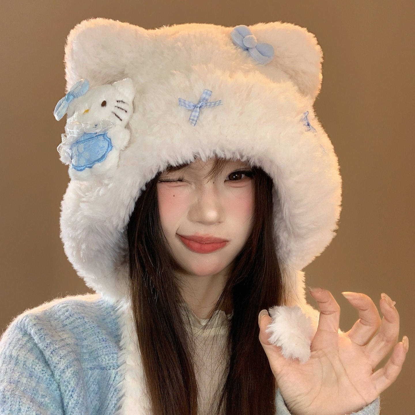 可爱小猫玩偶小熊白色毛绒帽子女冬季雷锋帽保暖护耳毛茸茸套头帽