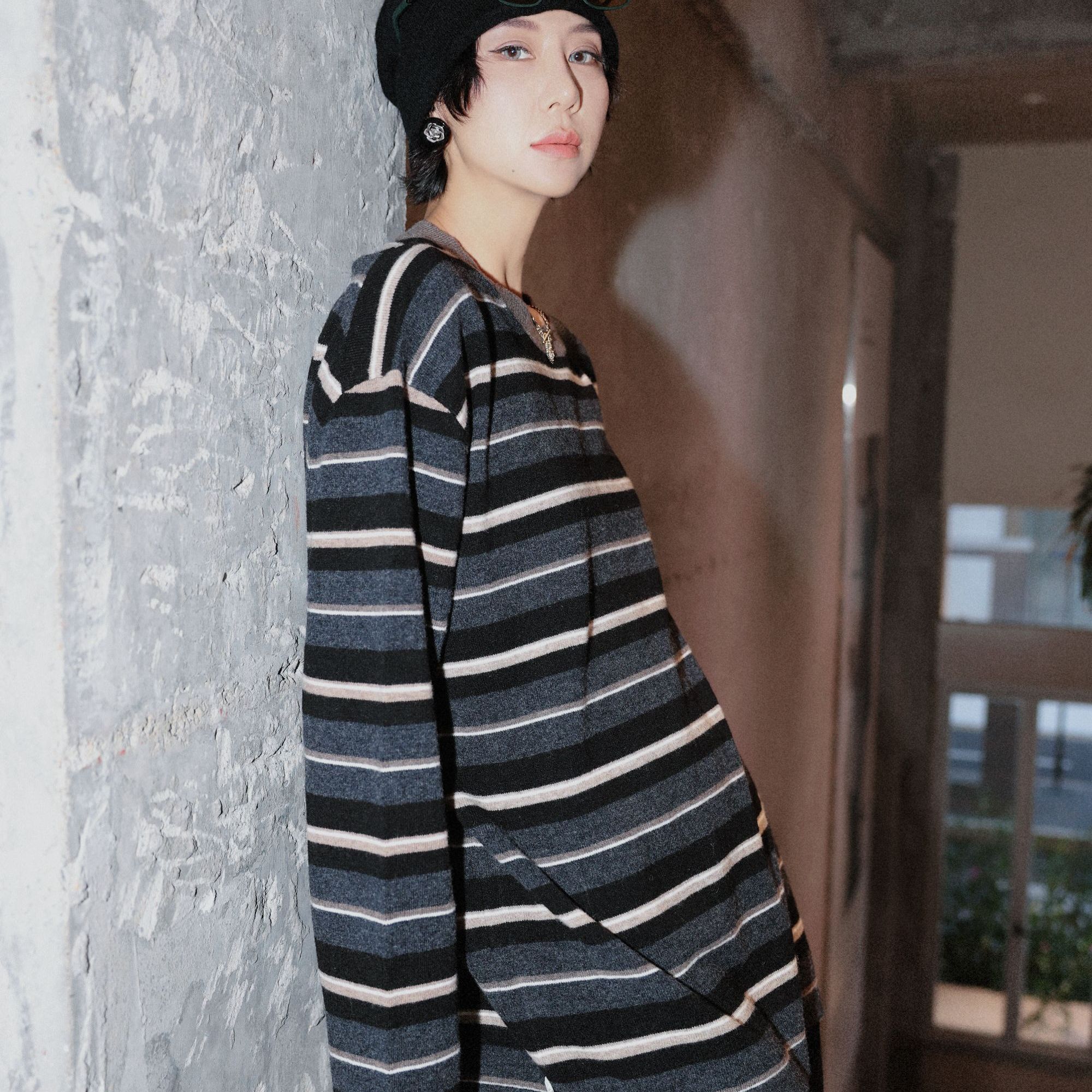 TT设计师【融融暖阳】极简烟熏灰黑条纹绵羊毛长袖针织衫TT191331