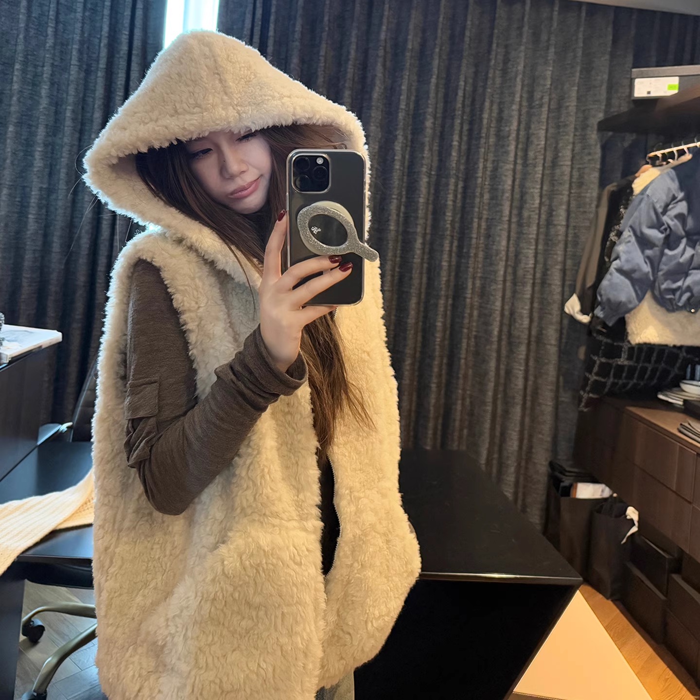 2025慵懒风韩系连帽马甲秋冬新款皮毛一体女厚叠穿环保羊羔毛外套