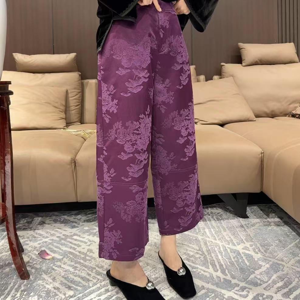 “发财裤”早秋爆款浮雕花彩色直筒裤丝绒蝴蝶重工串珠宽松上衣套装