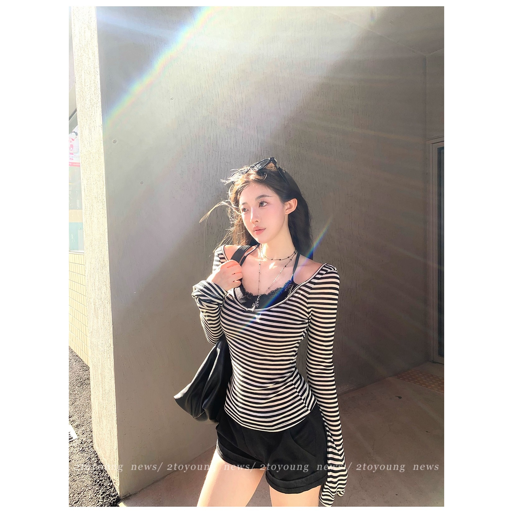 2toyoung温柔松弛 条纹蕾丝拼接吊带长袖t恤女早秋修身内搭上衣