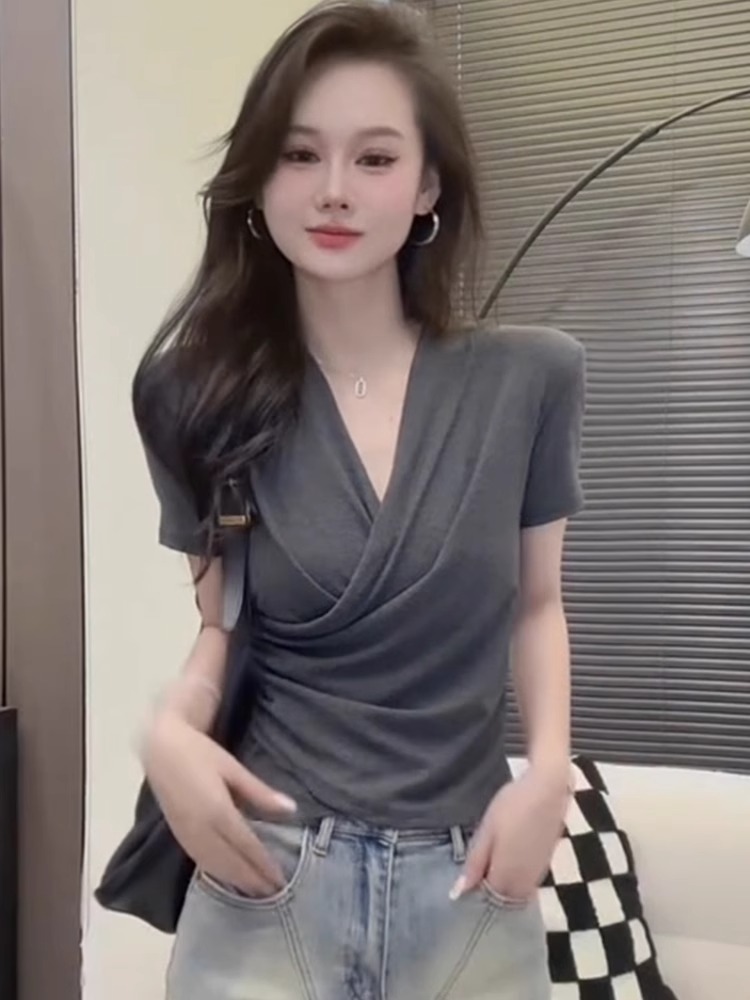 2025年夏季新款纯欲风V领交叉短袖T恤女装小个子收腰显瘦百搭上衣