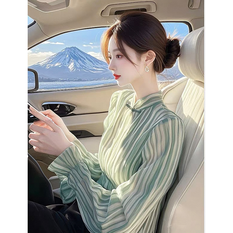 时尚洋气绿色条纹衬衫女2025早春新款独特别致收腰独特超好看衬衣