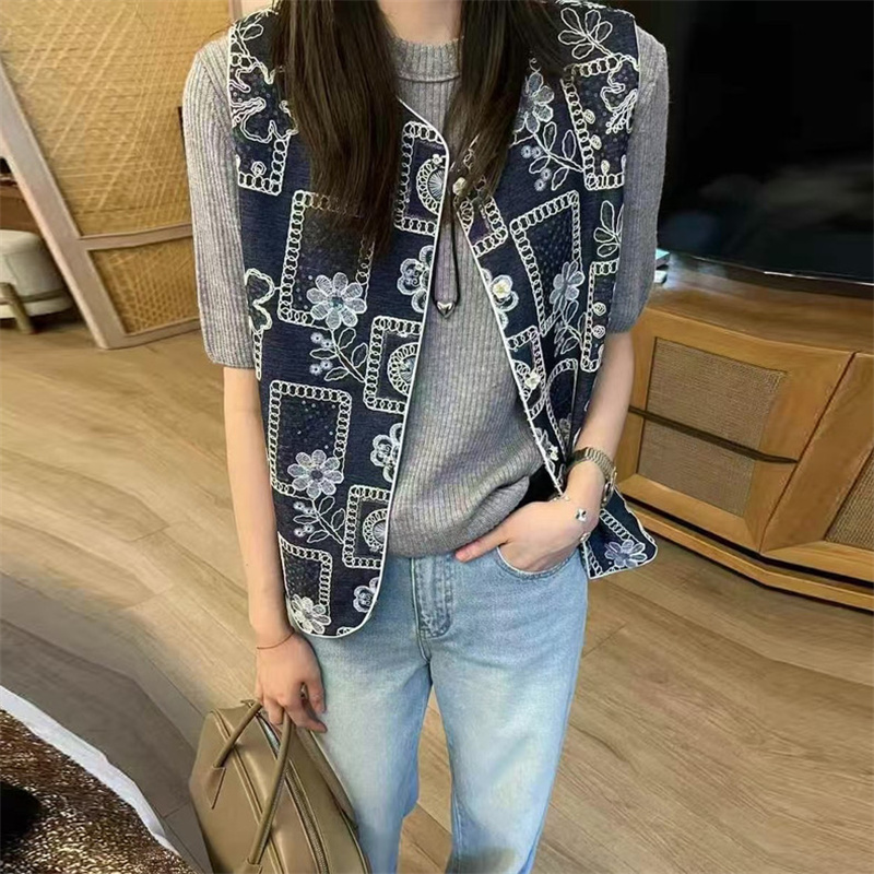 欧货重工牛仔刺绣花朵马甲外套上衣女新中式国风外搭舒适马夹坎肩