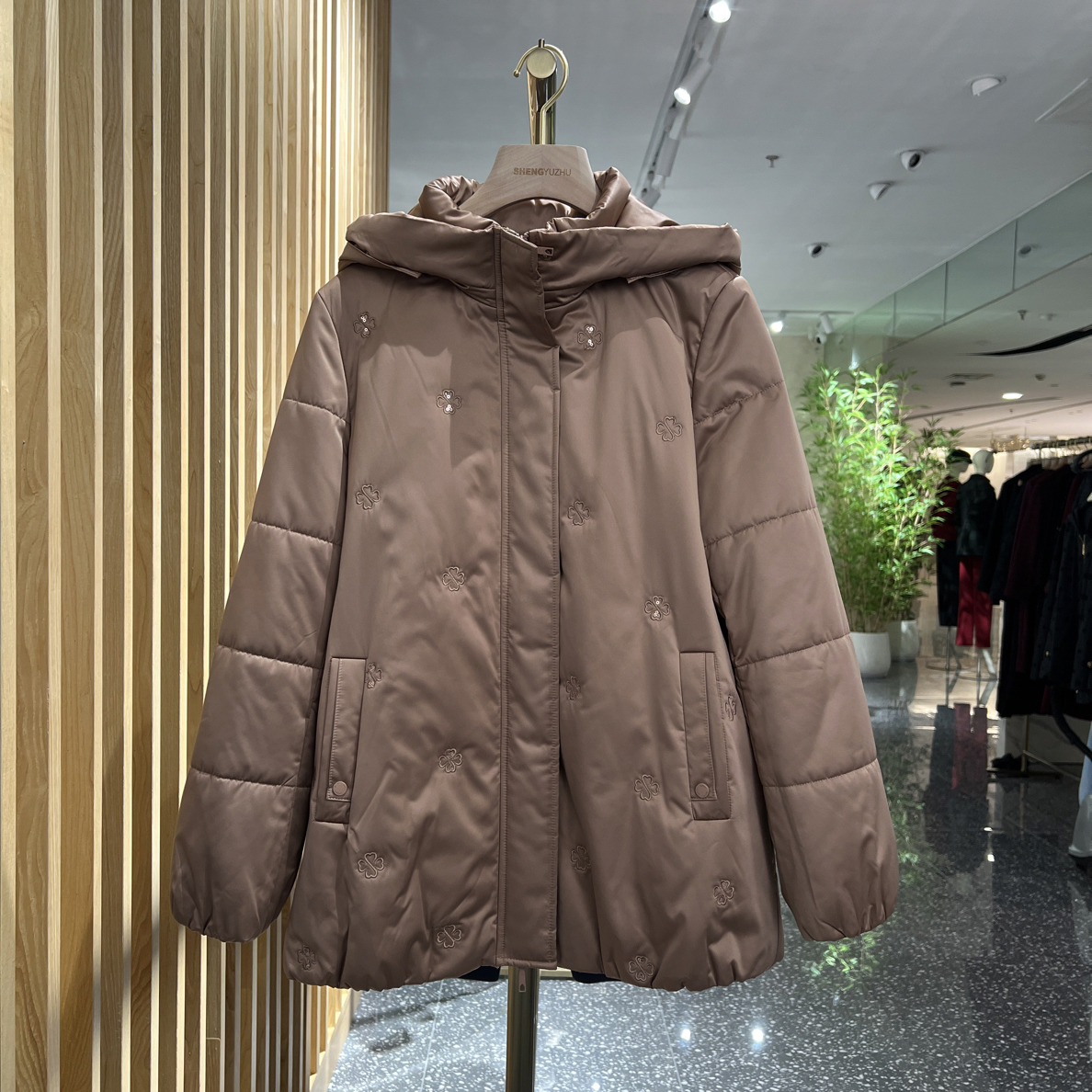 声雨竹7R605秋冬季新雪丽暖绒棉服保暖连帽厚款短款宽松女款棉衣