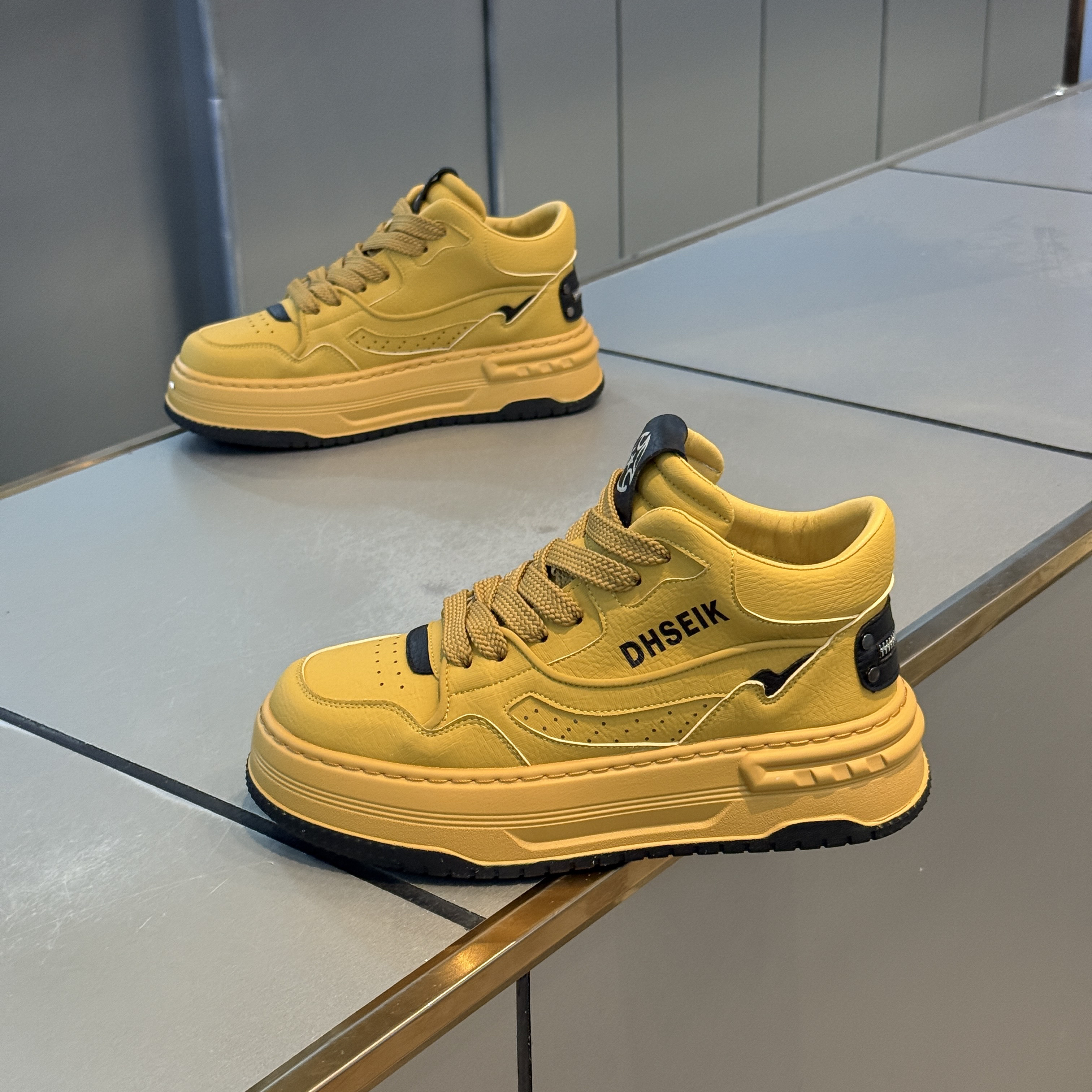 2025年男鞋皮面透气时尚休闲百搭日常耐磨高级感潮款春季新款