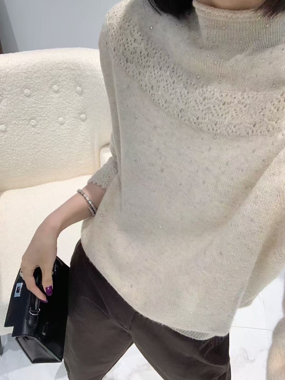 米蓝家名殿~高品质烫钻钩花袖毛衣112