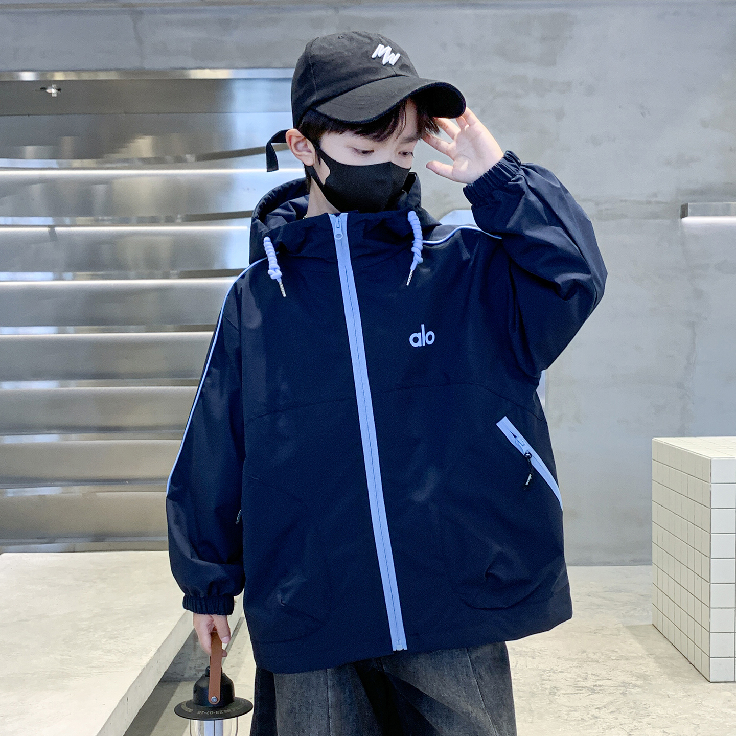 童装儿童冲锋衣春秋季帅气连帽外套2025新款中大童洋气男童上衣潮