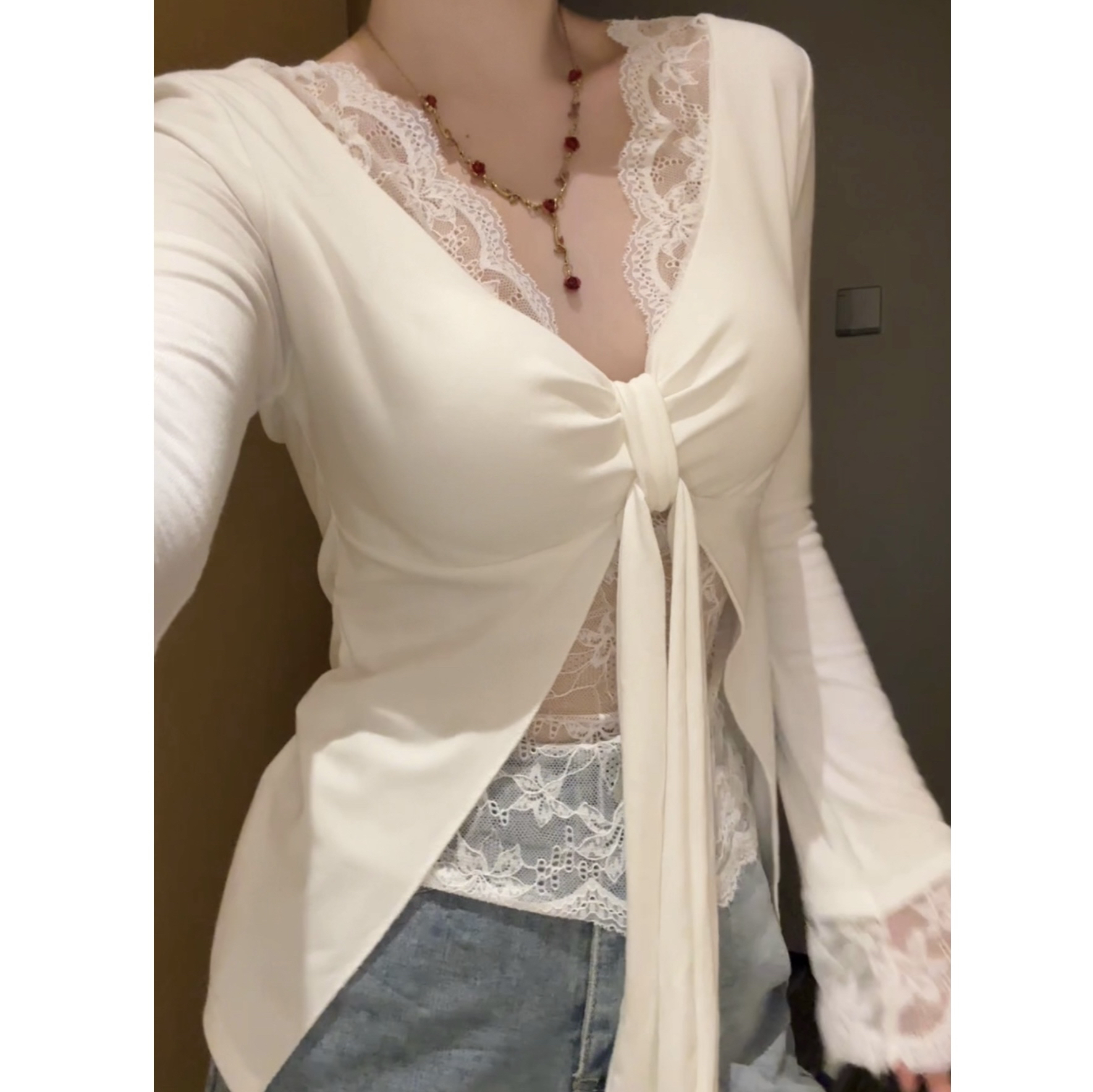 纯欲少女蕾丝拼接假两件v领长袖女秋季小众百搭设计感打底上衣