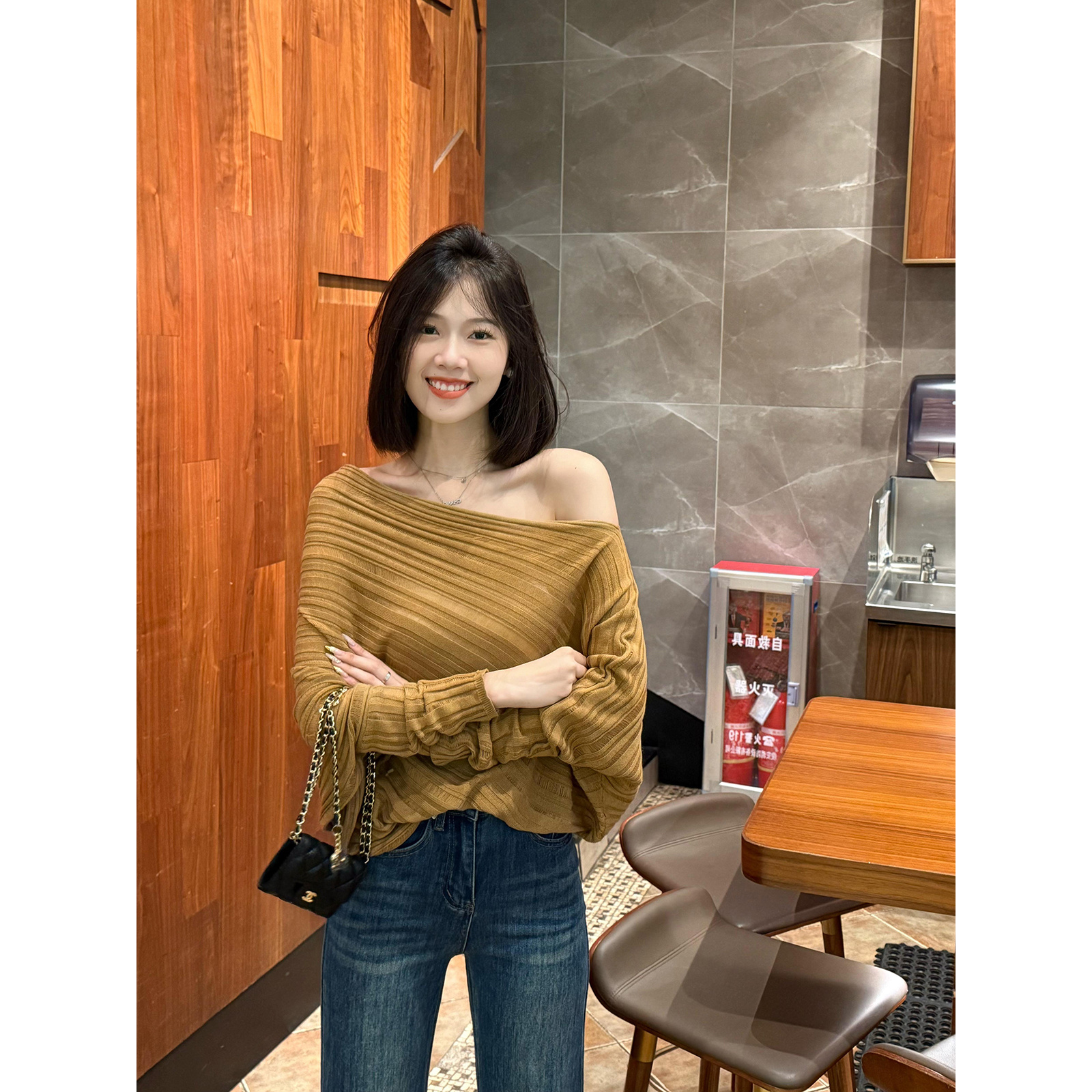 福桃推荐早秋新款韩系慵懒斜肩不规则设计垂感针织上衣针织衫秋季