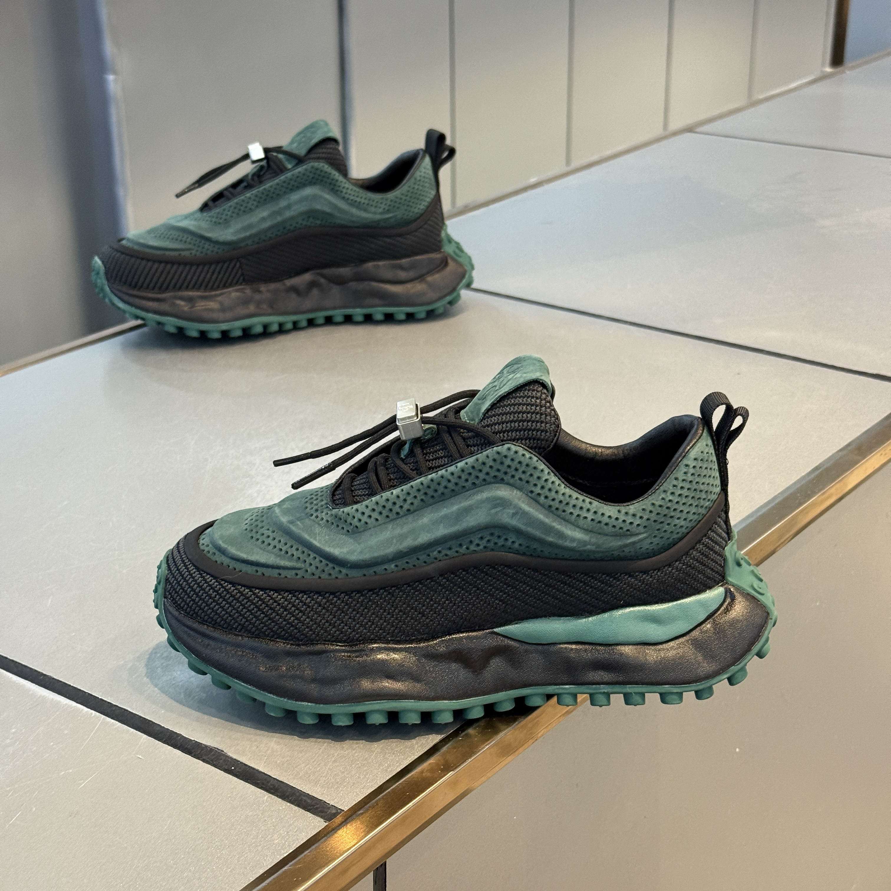 新款时尚厚底潮流休闲鞋经典百搭拼色低帮增高男士潮鞋