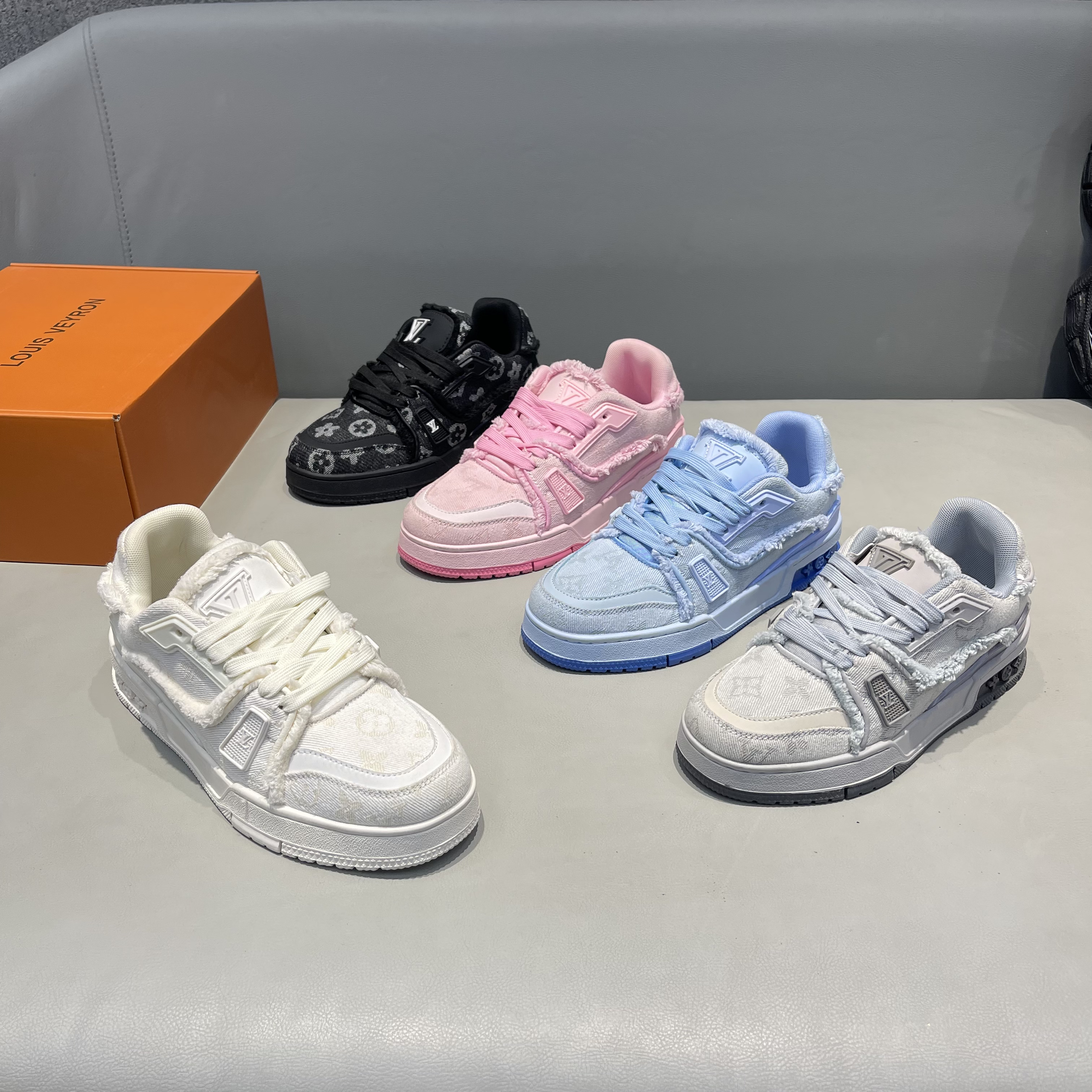 新琉利时尚潮流休闲百搭四季款情侣鞋