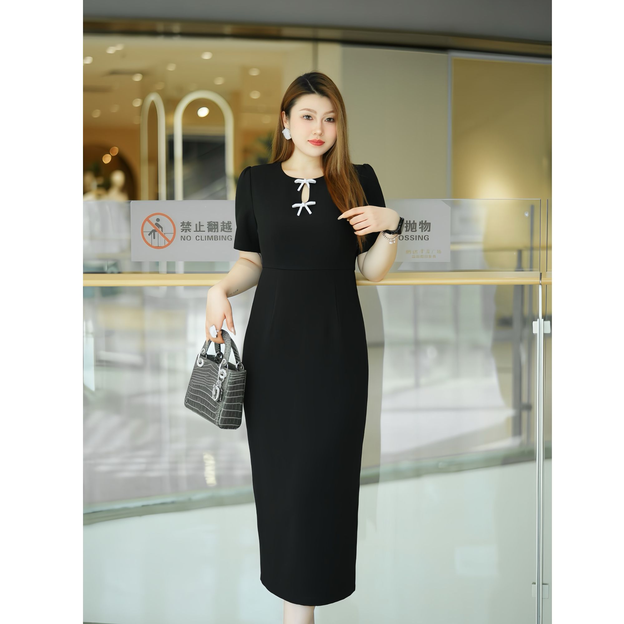 XYD71480赫本风小黑裙方领高级感气质低调轻奢显瘦大码女装连衣裙