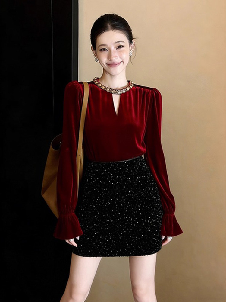 法式高级设计感镂空小香风套装女2025新款红色上衣亮片短裙两件套