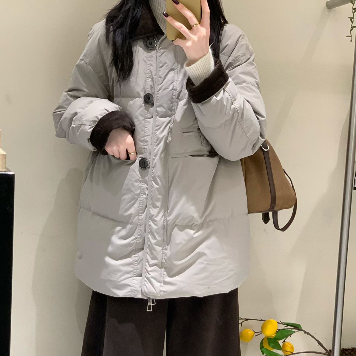 ［爱衣橱女装］女士翻领白鸭绒中长款撞色拼接单排扣冬季外套撞色