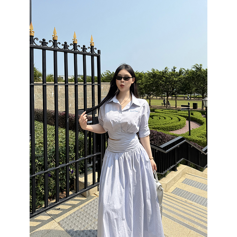 黑泽玄七“晴岛纸风铃"早秋新款微胖显瘦条纹衬衫半身裙通勤两件套