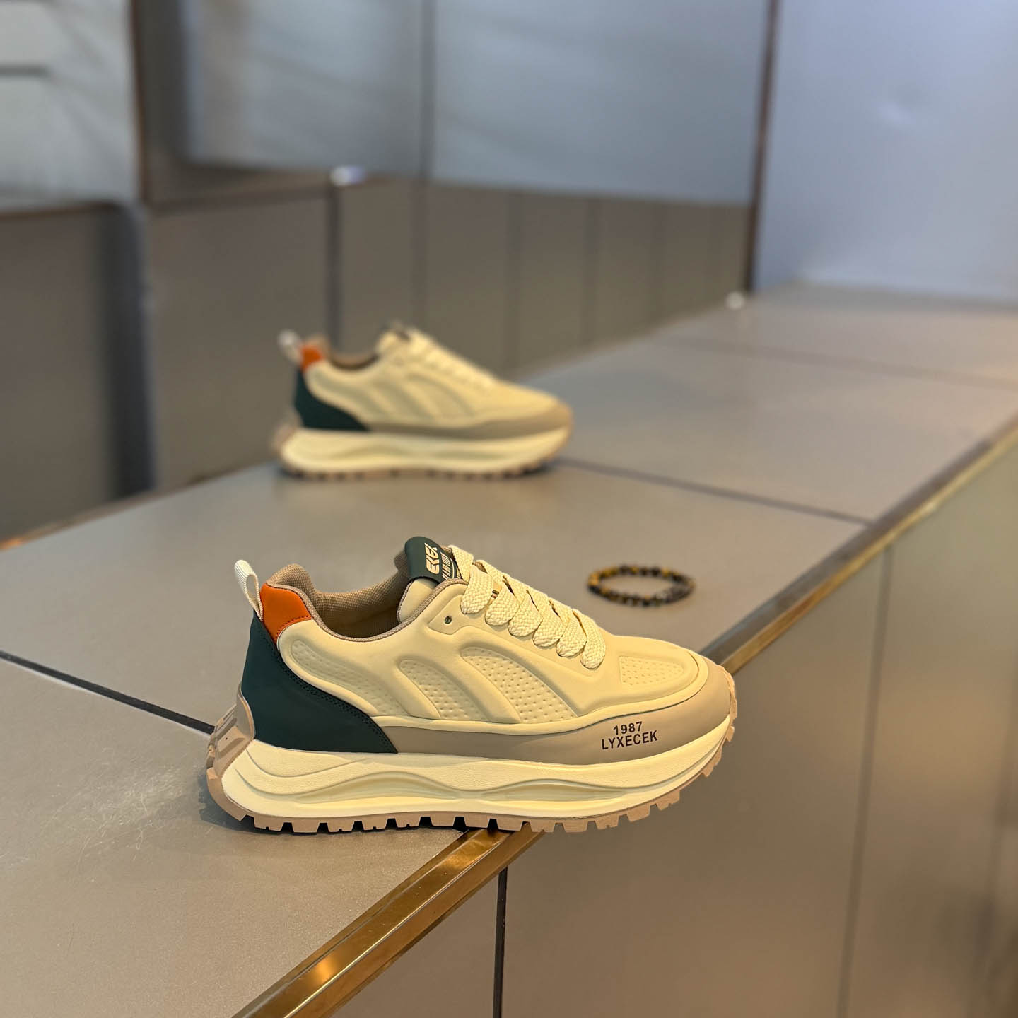 时尚休闲风流行男鞋秋季新款网红同款高级感轻奢系带厚底男士鞋子