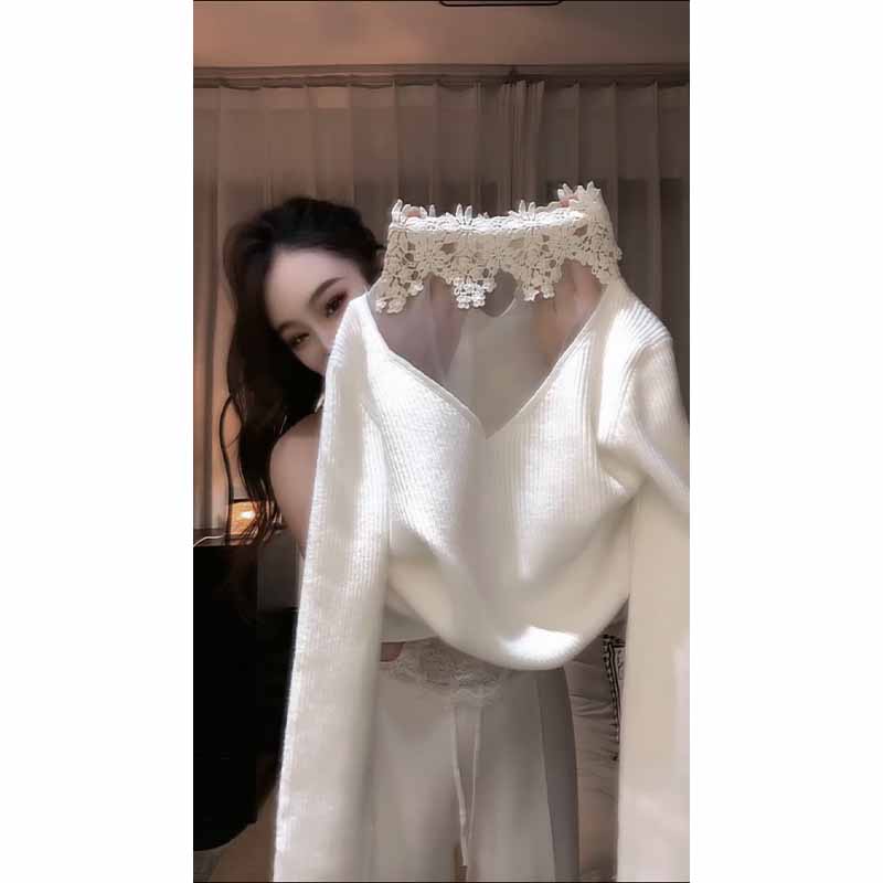 蕾丝拼接挂脖V领长袖毛衣女秋冬新款法式温柔风针织衫上衣