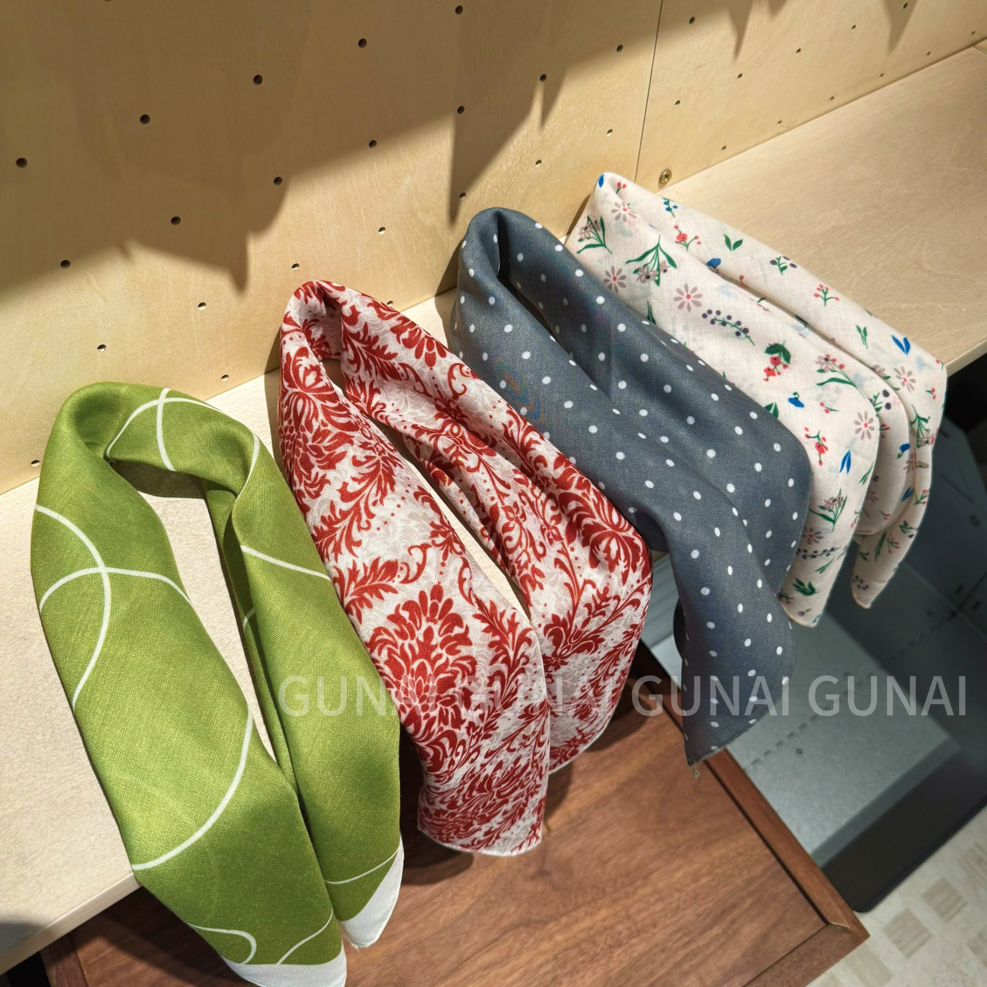 新款薄款清新复古休闲百搭个性潮流60小方巾凹造型发带领巾绑包