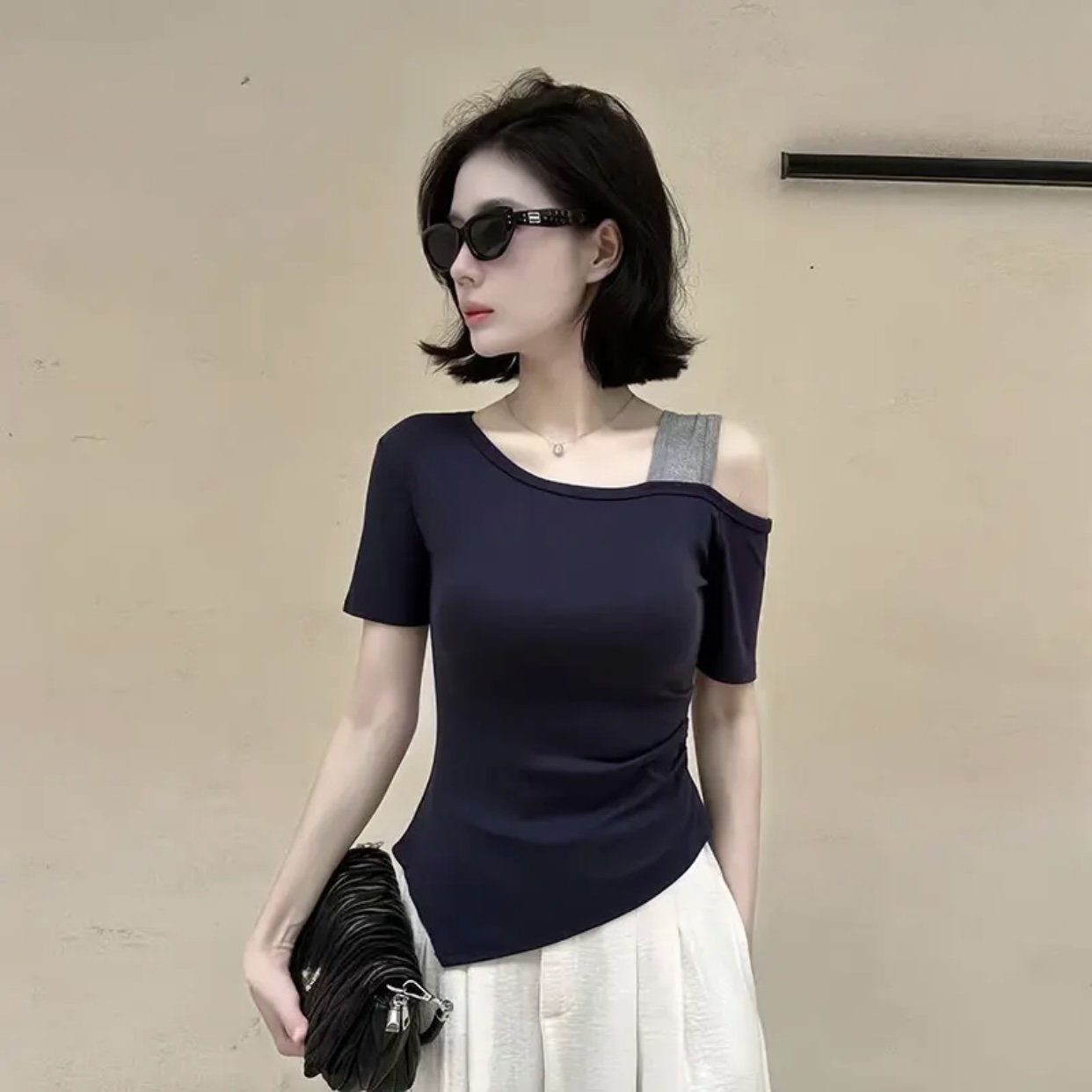 2025小众气质新款不规则上衣夏季薄款设计感露肩修身显瘦短袖T恤