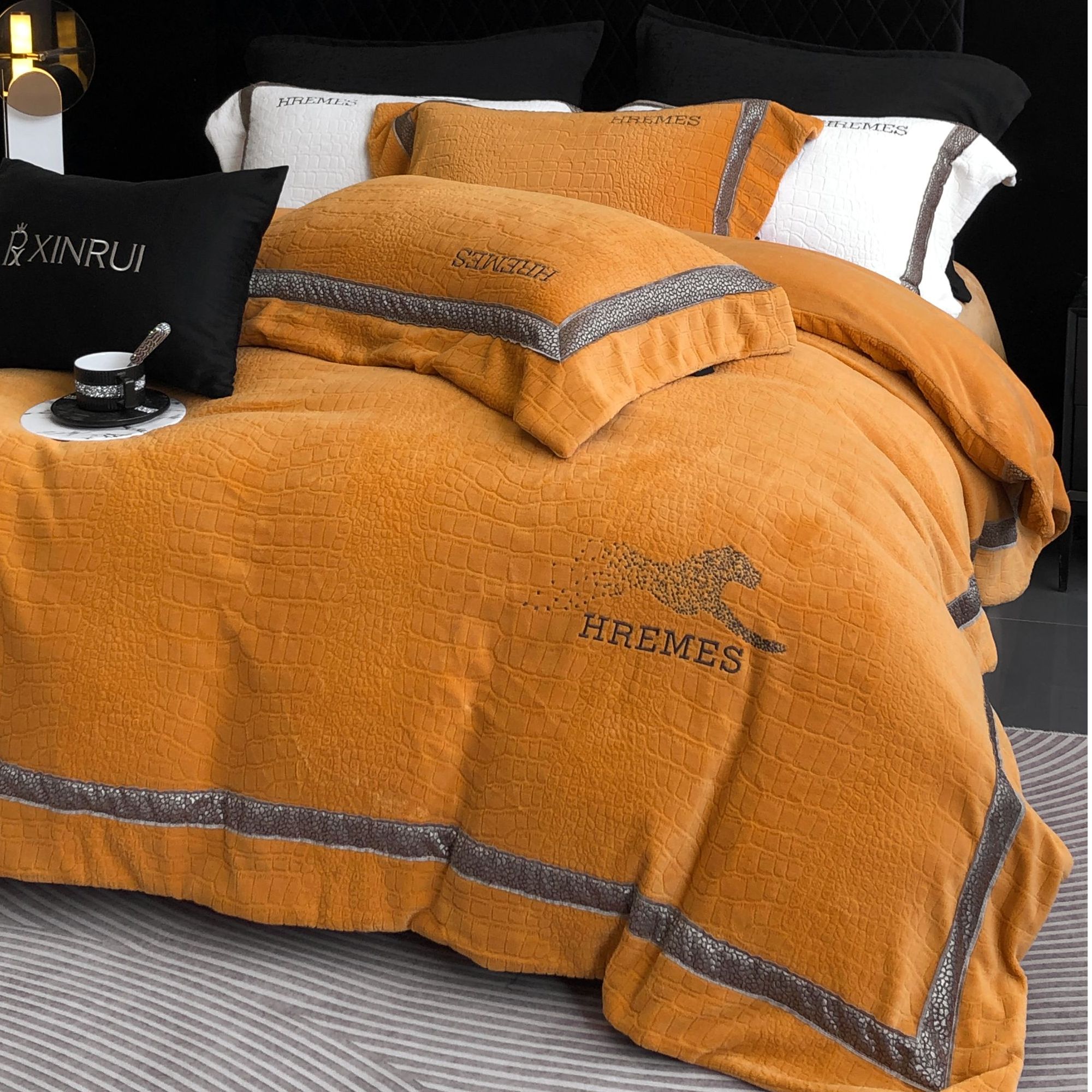 不老的爷爷轻奢高克重10斤高精密刺绣双面绒牛奶绒四件套zb维密