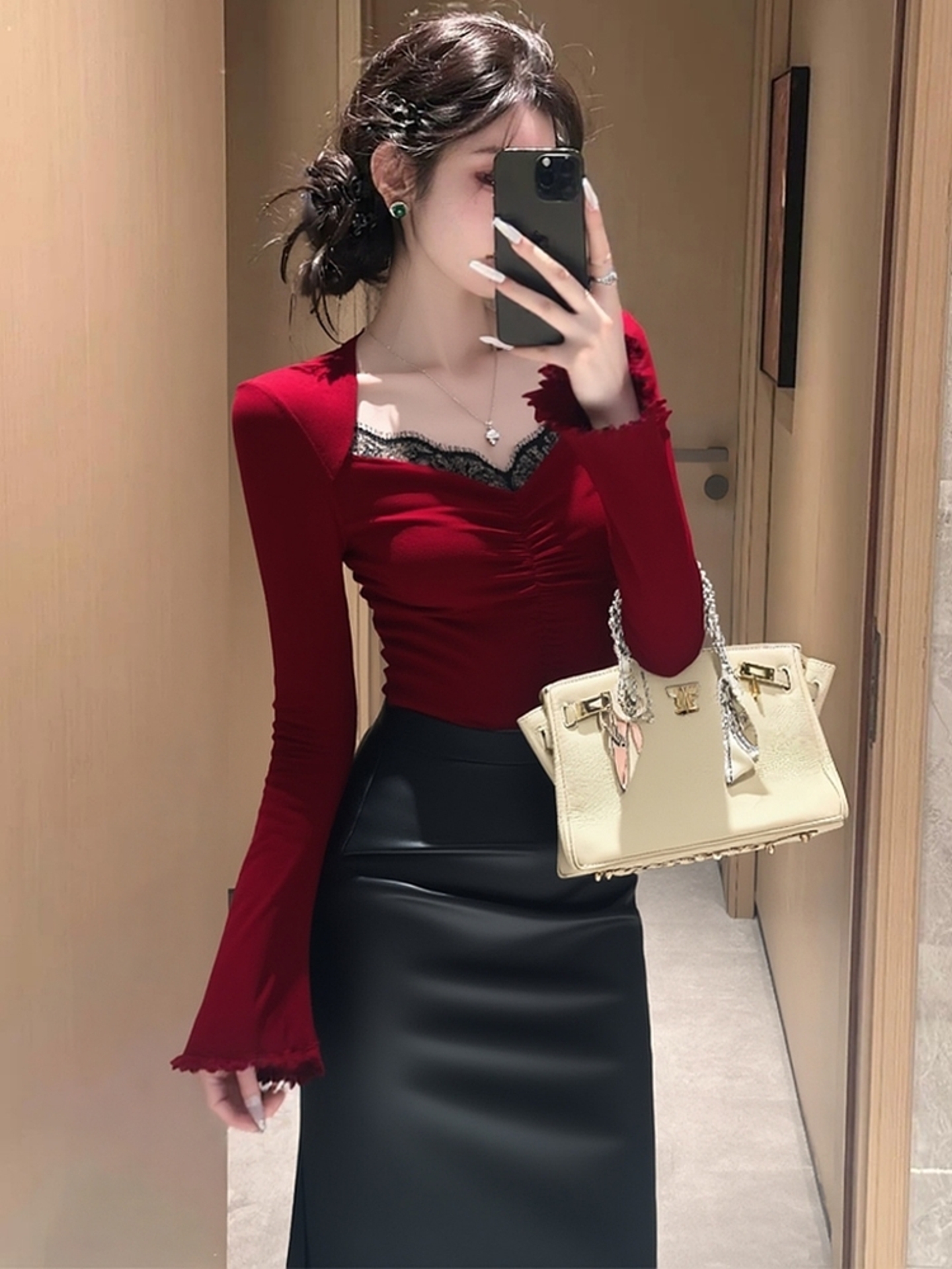 轻熟内搭洋气打底衫女高级感小众不撞款独特别致红色蕾丝拼接T恤