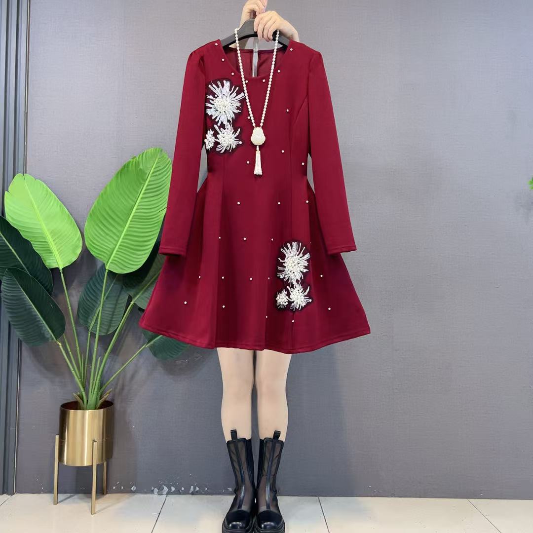 欧货大码法式女胖mm显瘦遮肚子镶钻百搭花朵时尚高级感连衣裙子潮