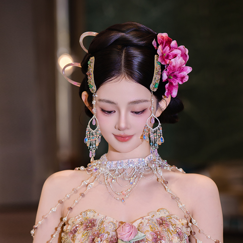 合金布艺婚庆饰品 新中式新娘仙美花朵高级感风铃流苏头饰G0291T